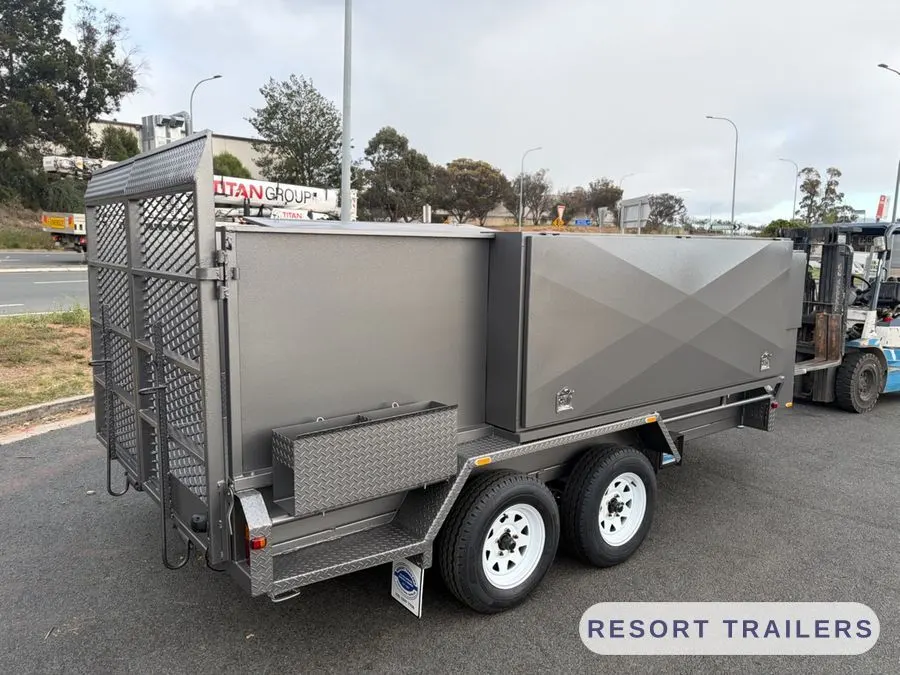 Kerb side with the checker-plate drawbar toolbox