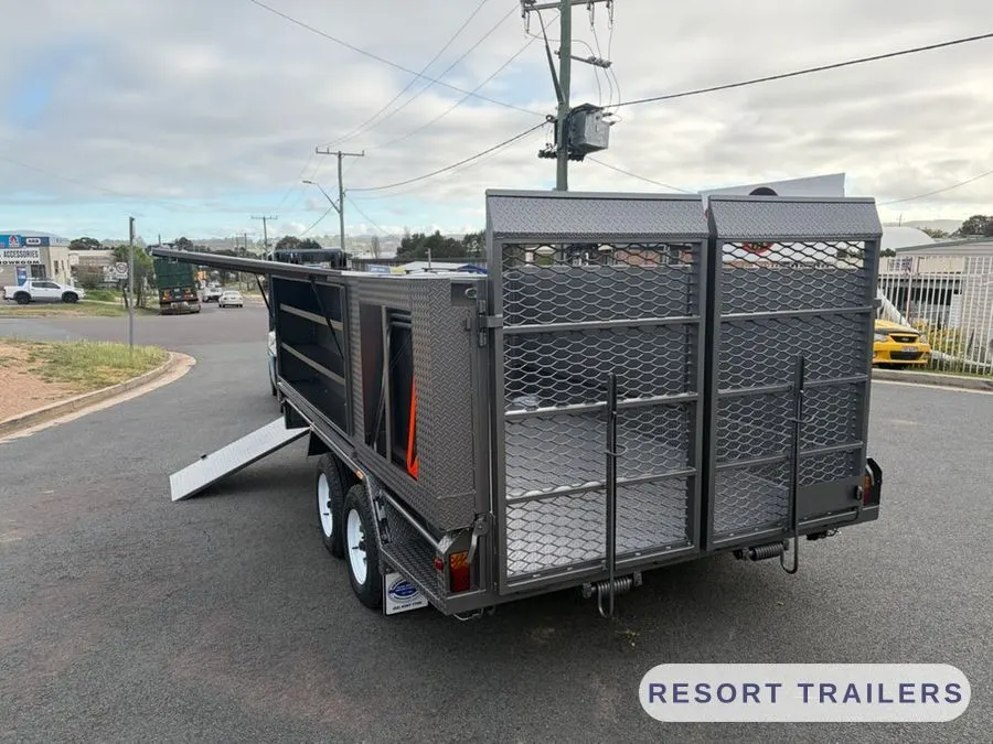 Rear view with the split mesh ramp gate closed